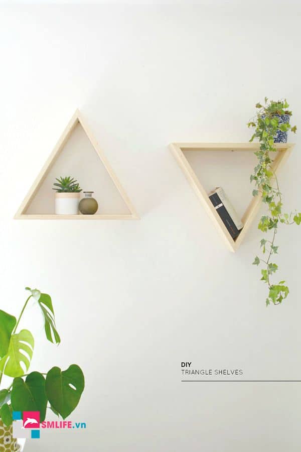 Giá sách treo tường tam giác phù hợp trang trí cho phòng ngủ hoặc hành lang