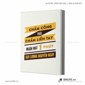 Tranh động lực văn phòng | Chấm công phải chấm liền tay, muộn mất 1 phút bay lương nguyên ngày