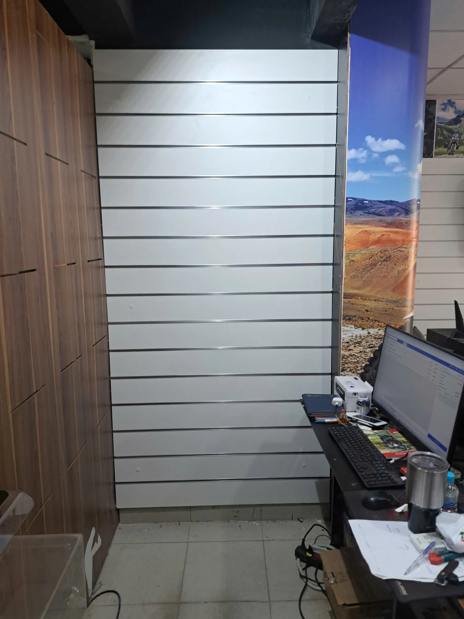 Slatwall Trang 1 Slatwall Trang 1