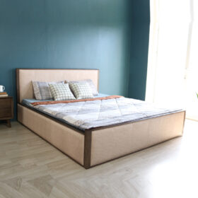 Giường ngủ gỗ tự nhiên bọc da Dilys Brown