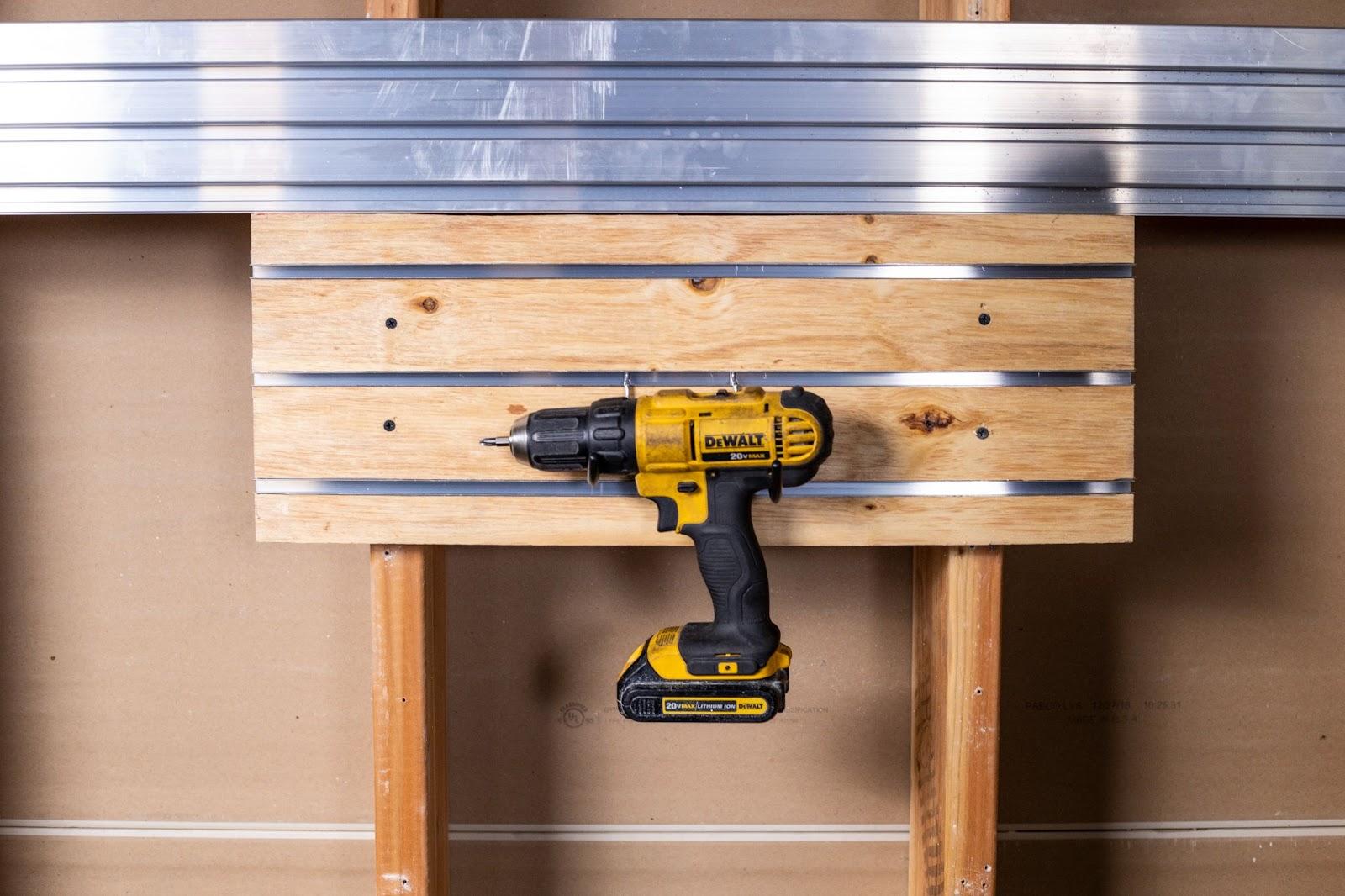 5 y tuong trung bay slatwall giup tang ti le chuyen oi SMLIFE 3