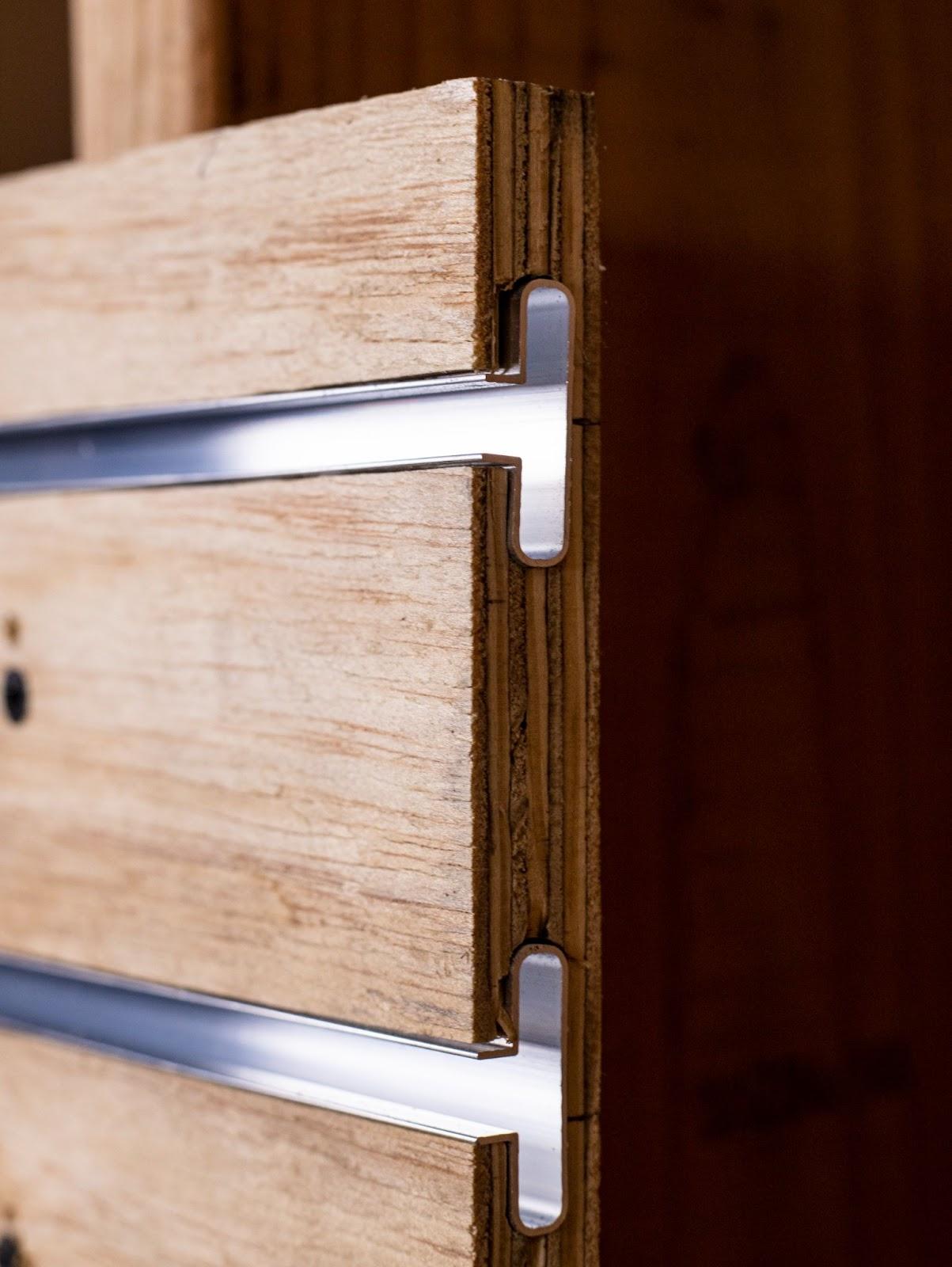 5 y tuong trung bay slatwall giup tang ti le chuyen oi SMLIFE Image