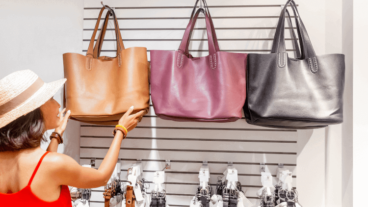 pvc slatwall trong ban le 3 cach ung dung va 6 loi ich to nhat SMLIFE 1