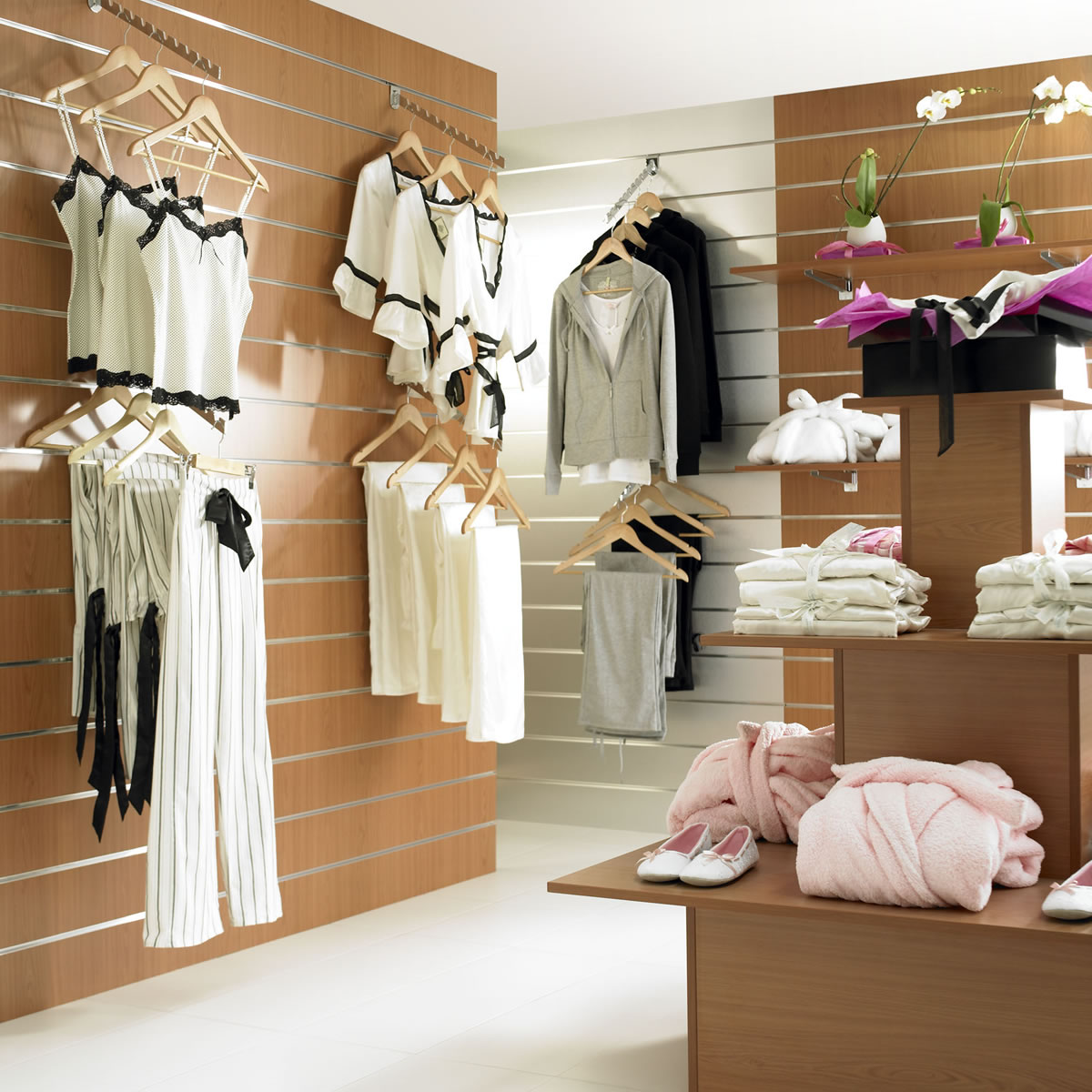 pvc vs mdf slatwall nen chon loai nao cho cua hang cua ban SMLIFE 1 Image