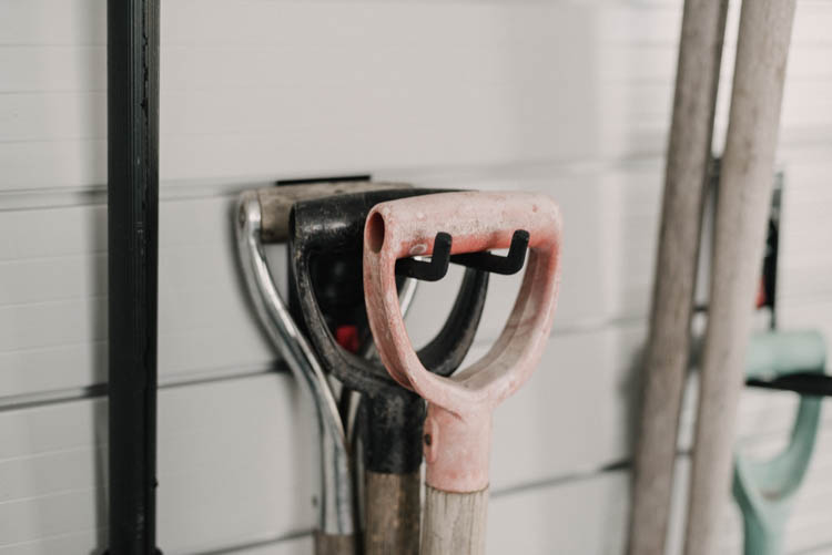 slatwall cho gara treo len tuong gon ngay loi i SMLIFE 3 Image