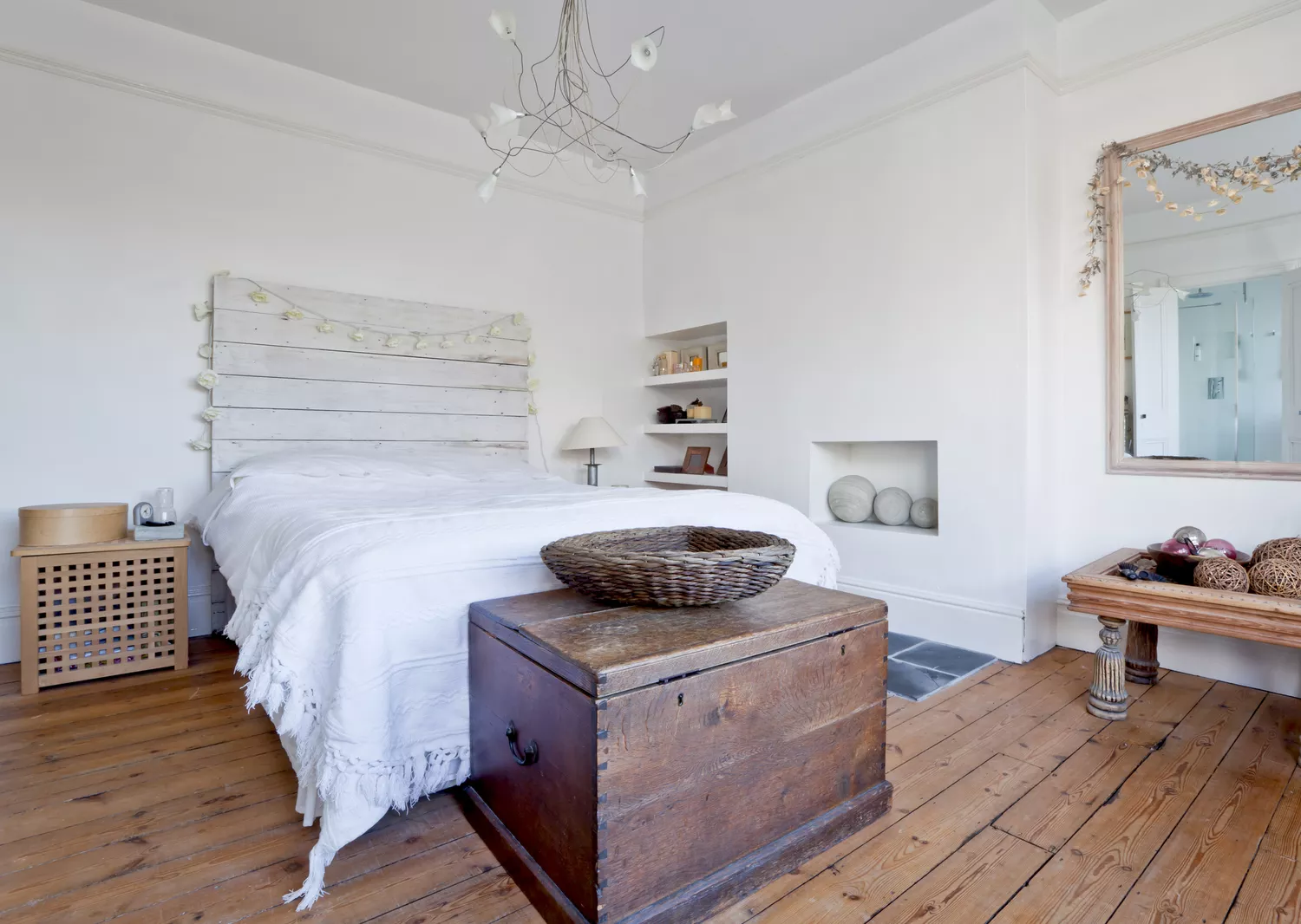 25 giai phap thay the tu quan ao cho phong ngu gon ep SMLIFE 5 Image