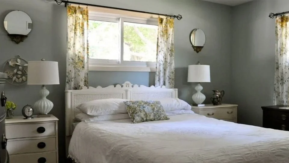 dat-guong-gan-cua-so-phong-ngu